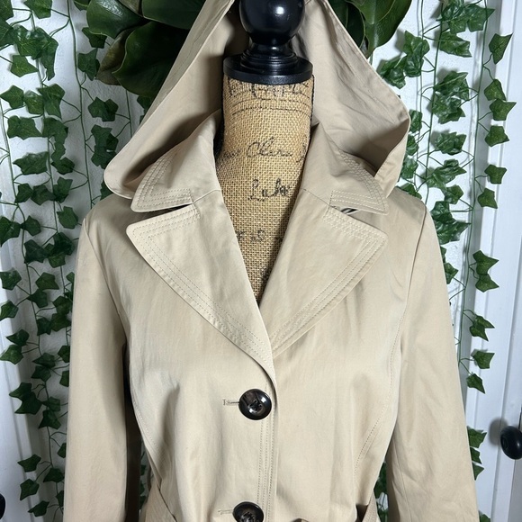Ellen Tracy Tan Trench Coat with Belt and Lapel - Picture 3 of 6